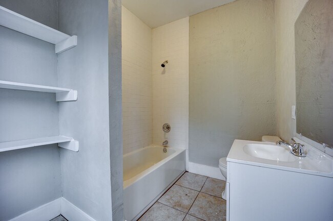 Building Photo - Freshly Updated 3 Bedroom Home