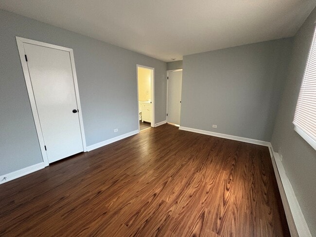 Building Photo - 201 N Waters Edge Dr