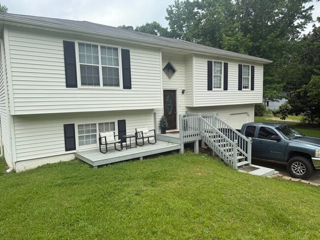 Building Photo - 104 Emily Dr