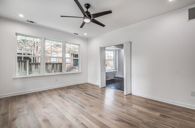 Building Photo - Elegant Midtown Memphis Single-Family Home...