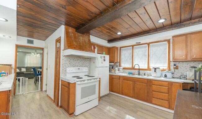 Building Photo - 1410 Stanford St