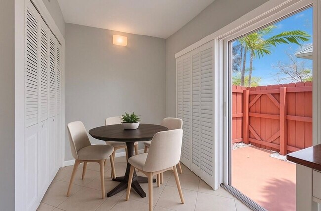 Building Photo - 12 NE 20th Ct