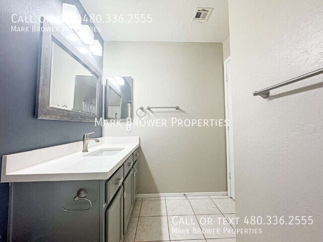 Building Photo - 566 S Esmeralda