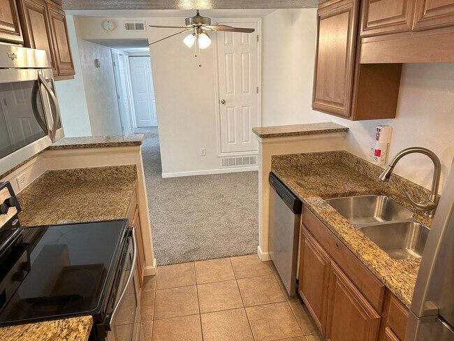 Building Photo - Brandychase at Eastmoor Park 2 Bed 2 Bath Condo!