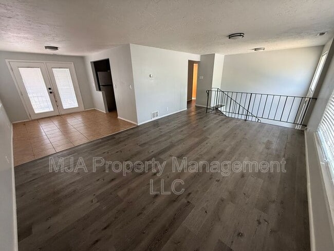 Building Photo - 2630 S 800 E