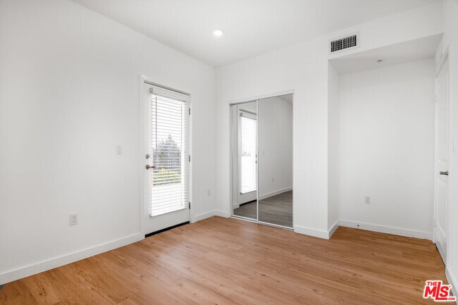 Building Photo - 14333 Sylvan St