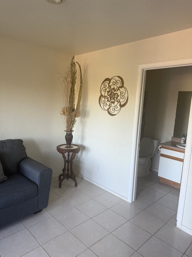 Building Photo - 797 W Mesa Verde Dr