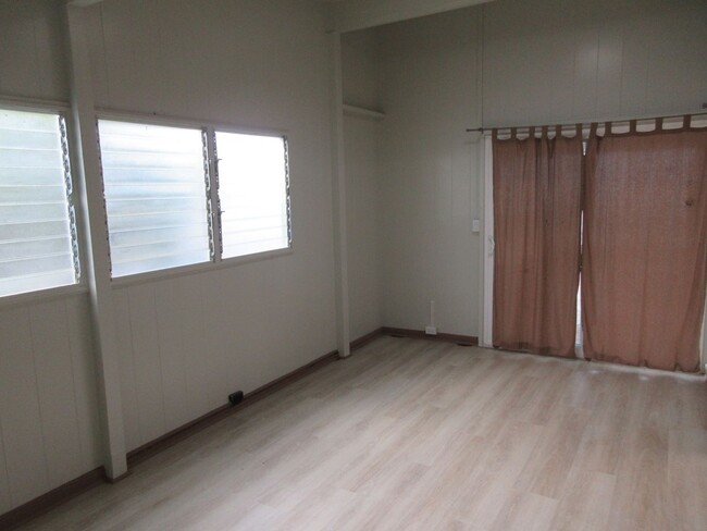 Building Photo - Pearl City, 3 bed, 2 bath house, classic w...