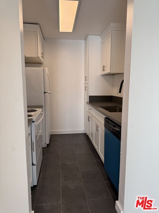Building Photo - 532 N Rossmore Ave
