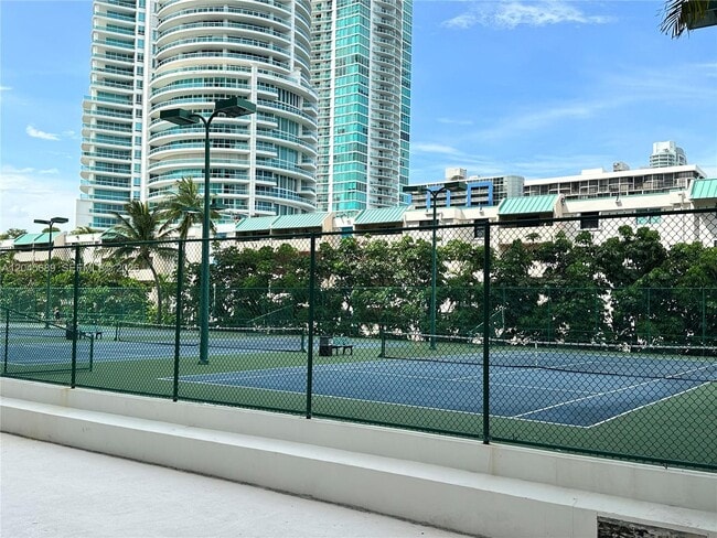 Building Photo - 2333 Brickell Ave