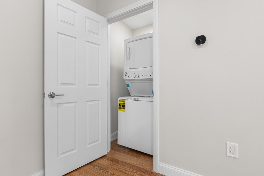 Building Photo - 322 Jefferson Ave