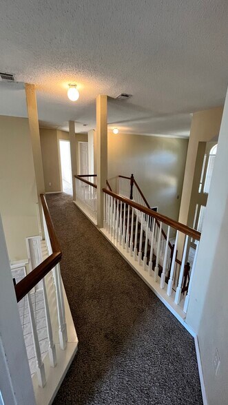 Building Photo - 1306 Hillcrest Dr