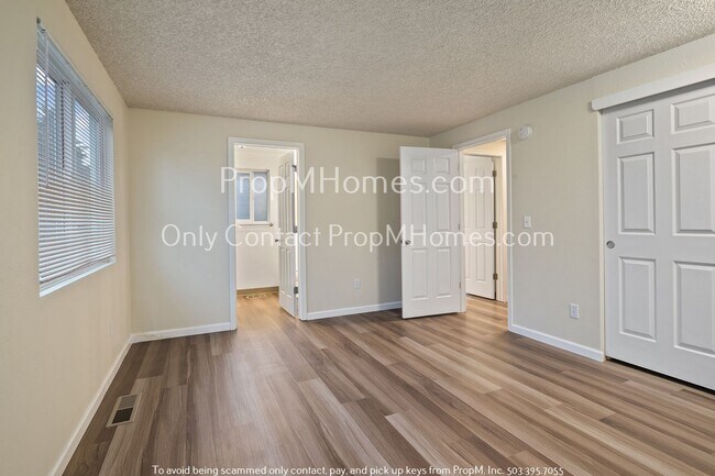 Building Photo - Three Bedroom Ranch In Central Hillsboro w/ Large Fenced Yard!