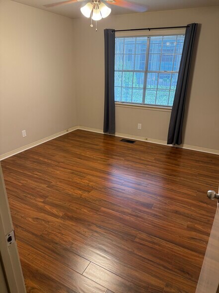 Building Photo - 511 Chickadee Dr