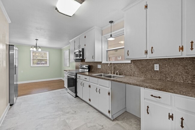 Building Photo - 205 Fieldstone Cir