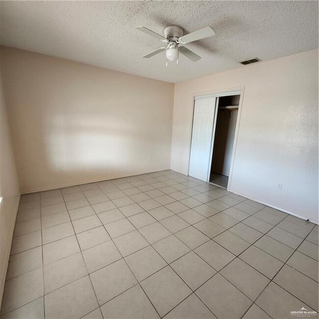 Building Photo - 9 Kimberly Ln