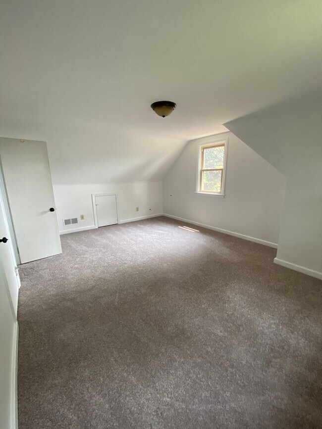 Building Photo - 302 Pinehurst Rd