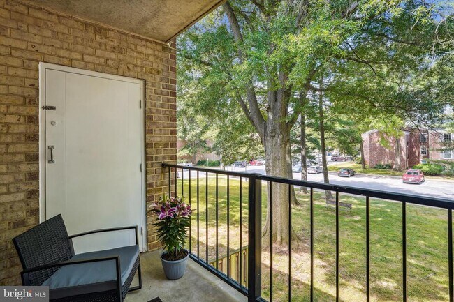 Building Photo - 820 Quince Orchard Blvd