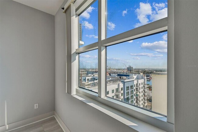 Building Photo - 1208 E Kennedy Blvd