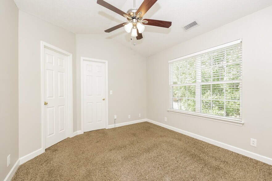 Building Photo - 537 County Farm Rd