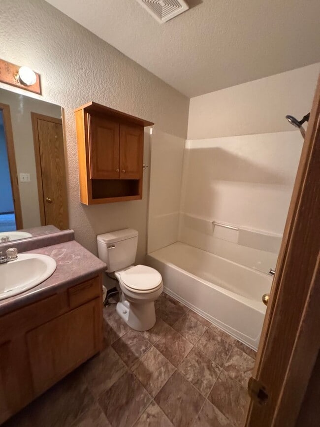 Building Photo - 4915 Butte Ln