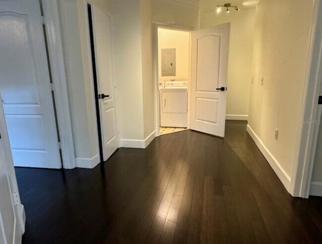 Building Photo - 8843 Villa View Cir