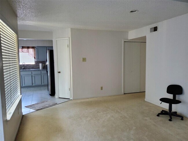 Building Photo - 12100 Overbrook Ln
