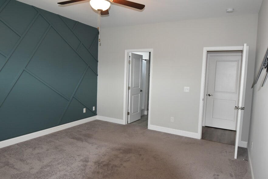 Building Photo - 3005 Primrose Ln