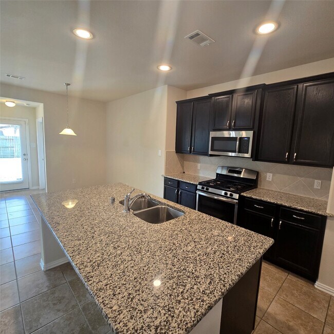 Building Photo - 8114 Summer Lake Pass Ln