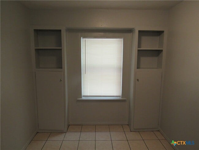 Building Photo - 1701 Elkins Ave