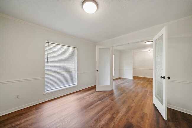 Building Photo - 719 Thornwood Dr