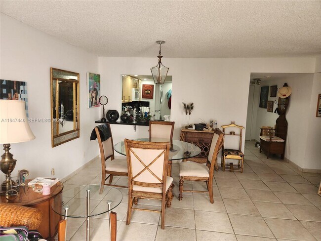 Building Photo - 1925 Brickell Ave