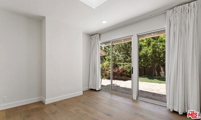 Building Photo - 3933 Mandeville Canyon Rd