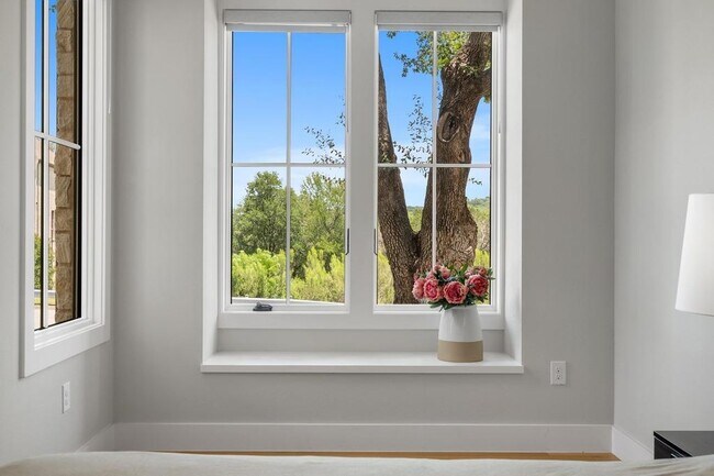Building Photo - 2600 Arion Cir