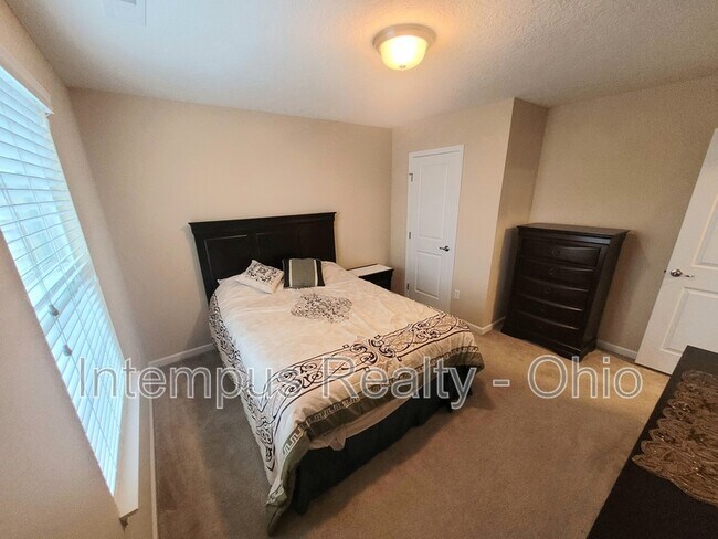 Building Photo - 6130 Brandon Dr