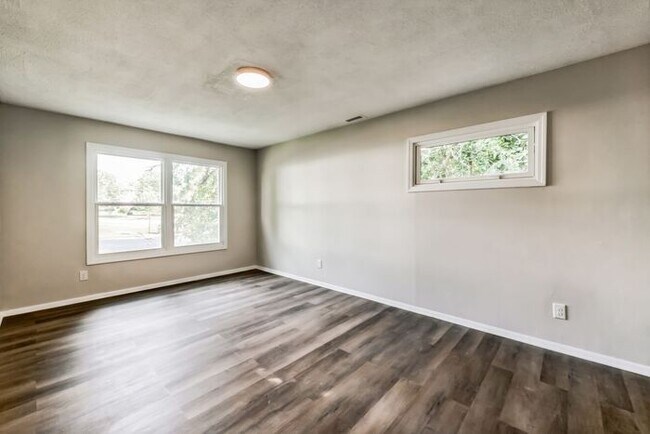 Building Photo - 9302 Holbrook Dr
