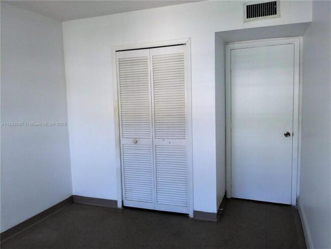 Building Photo - 2 bedroom in North Miami Beach FL 33165