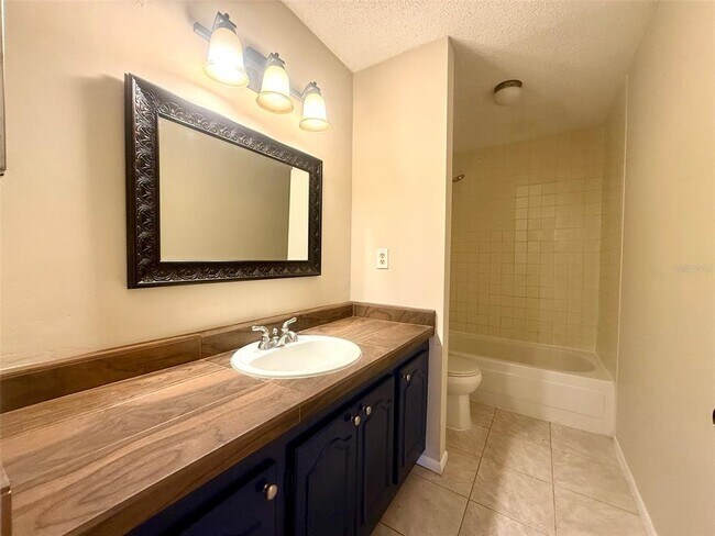Building Photo - 534 Orange Dr