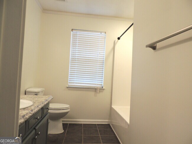 Building Photo - 260 Mountainview Dr