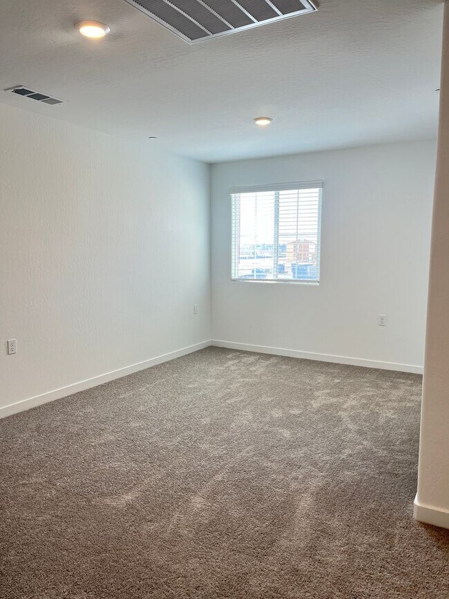 Building Photo - Newly Built Home located SE Visalia!  Coming Soon!