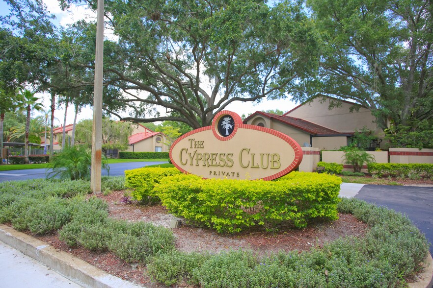 Entrance to Club Drive - 480 Club Dr