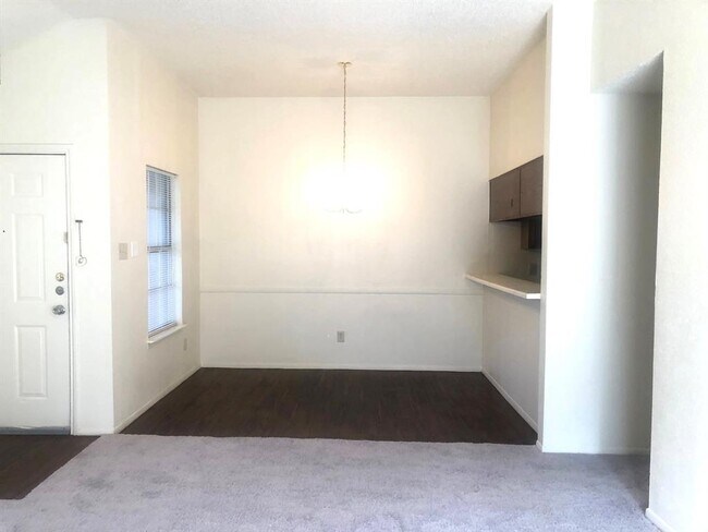 Building Photo - 2212 Millstone Dr