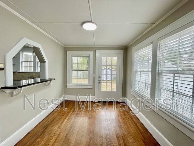 Building Photo - 1312 Summitt Ave