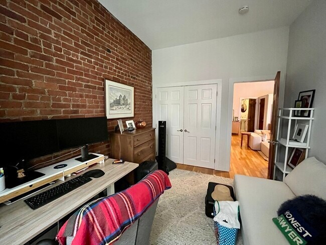 Building Photo - 19 Fayette St