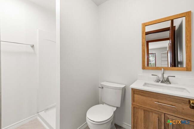 Building Photo - 1511 Ranch Rd 12