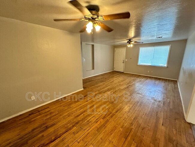 Building Photo - 804 E Steed Dr