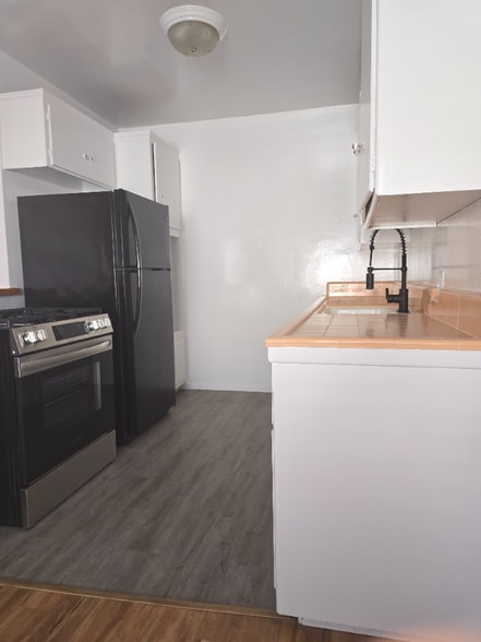 Building Photo - 1150 Manhattan Beach Blvd