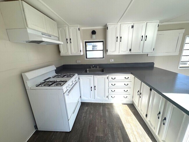 Building Photo - Renovated Two Bedroom Mobile Home