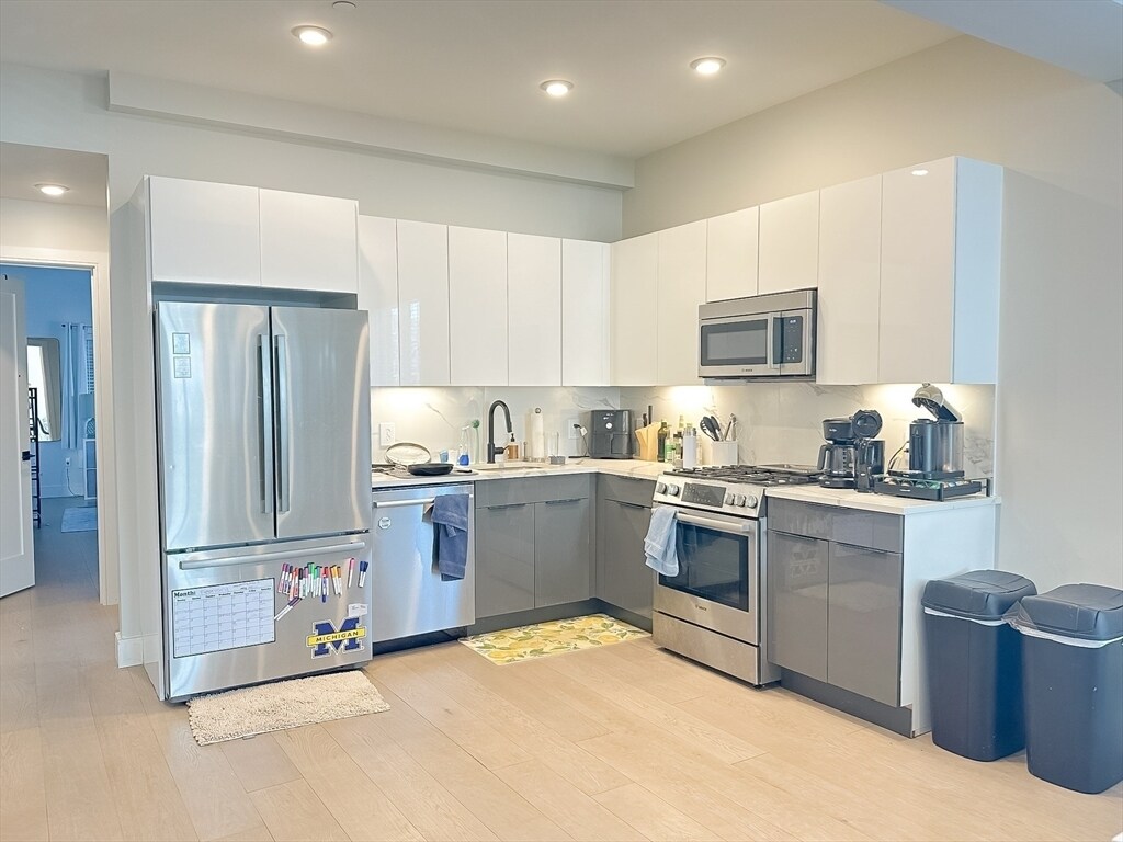 Building Photo - 33 Ward St