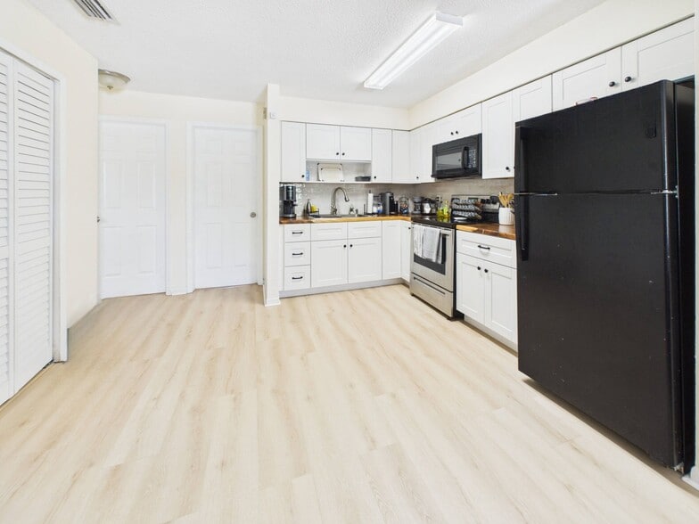 Kitchen/Dining - 1411 E 109th Ave